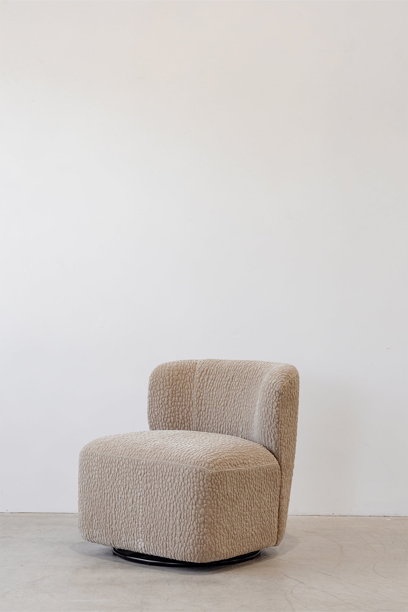 Knox Swivel Chair - Caramel
