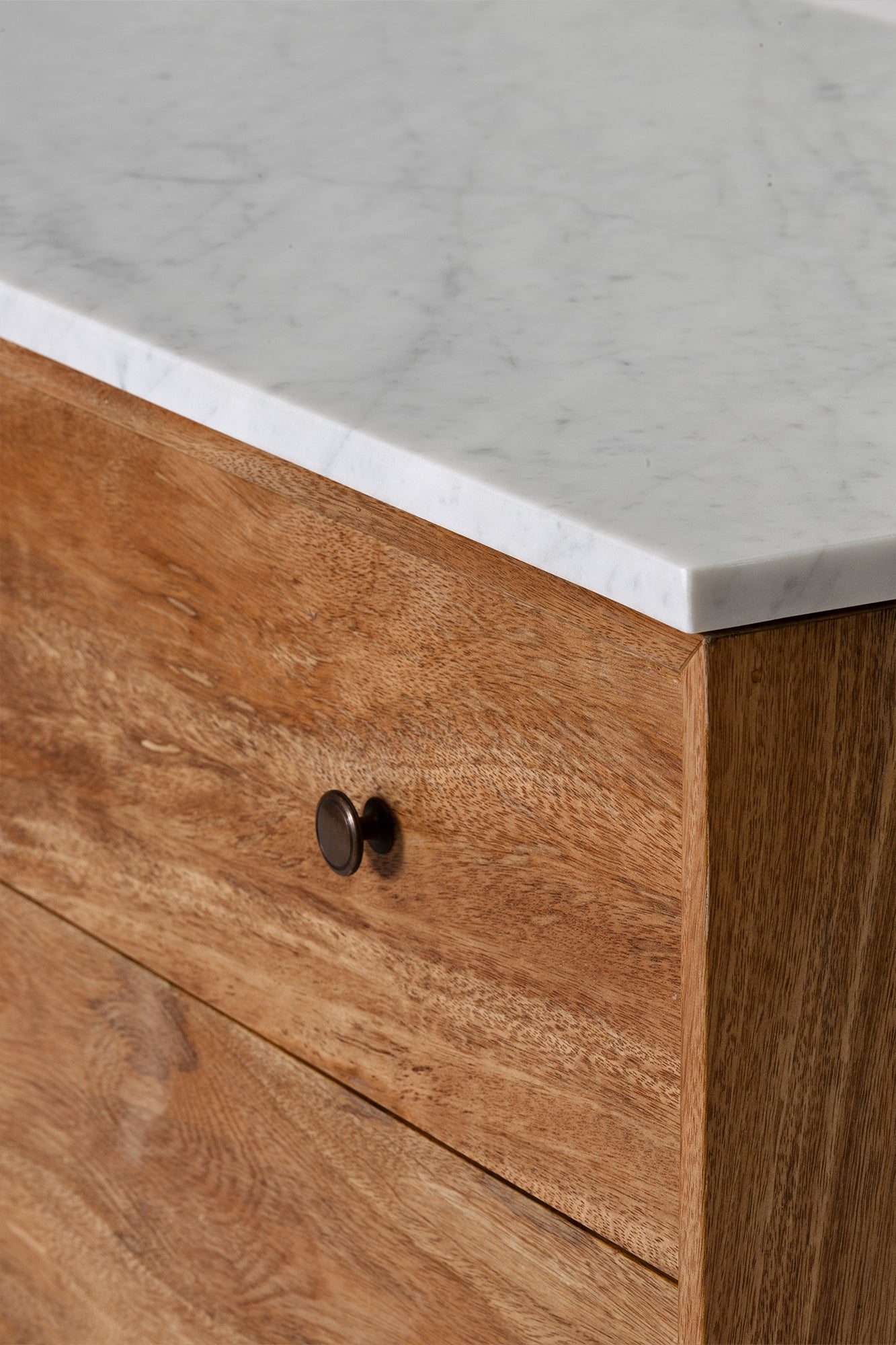 Sari Chest 4x2 - Natural Sealed with White Marble
