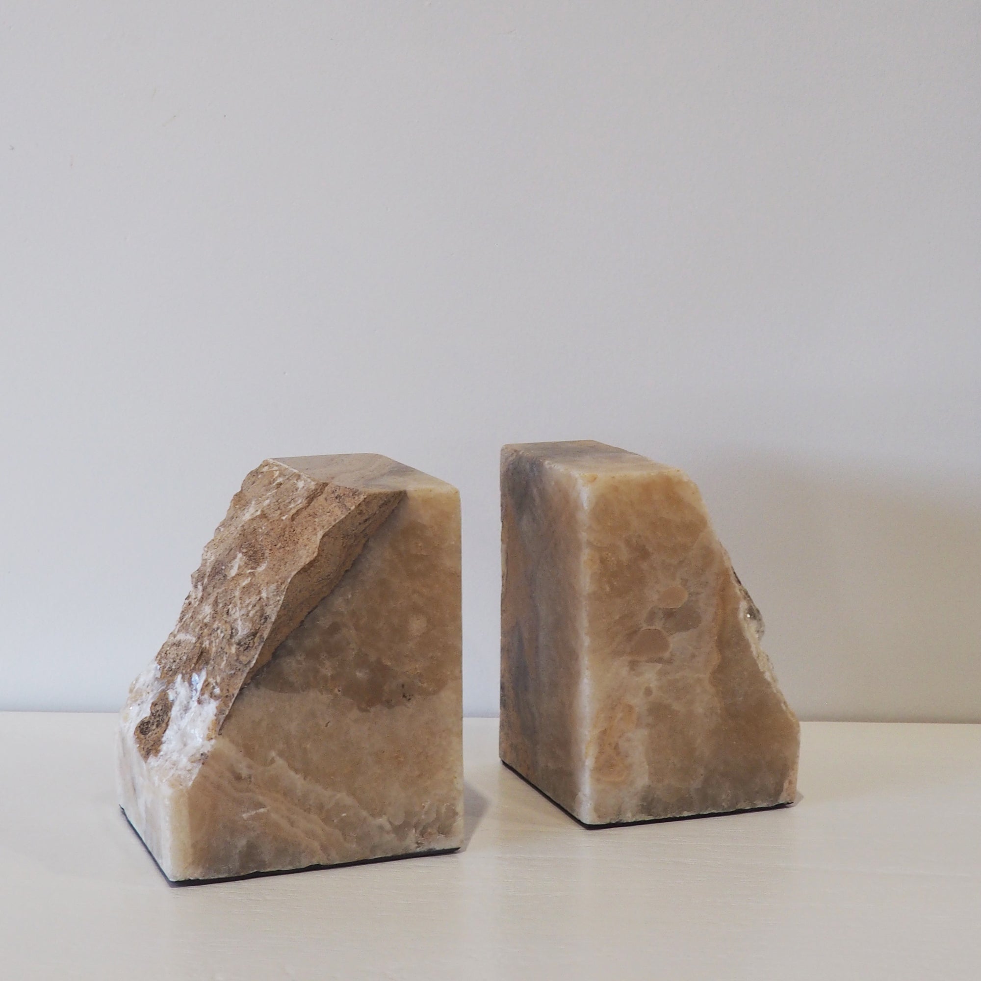 Jambu Bookend - Single