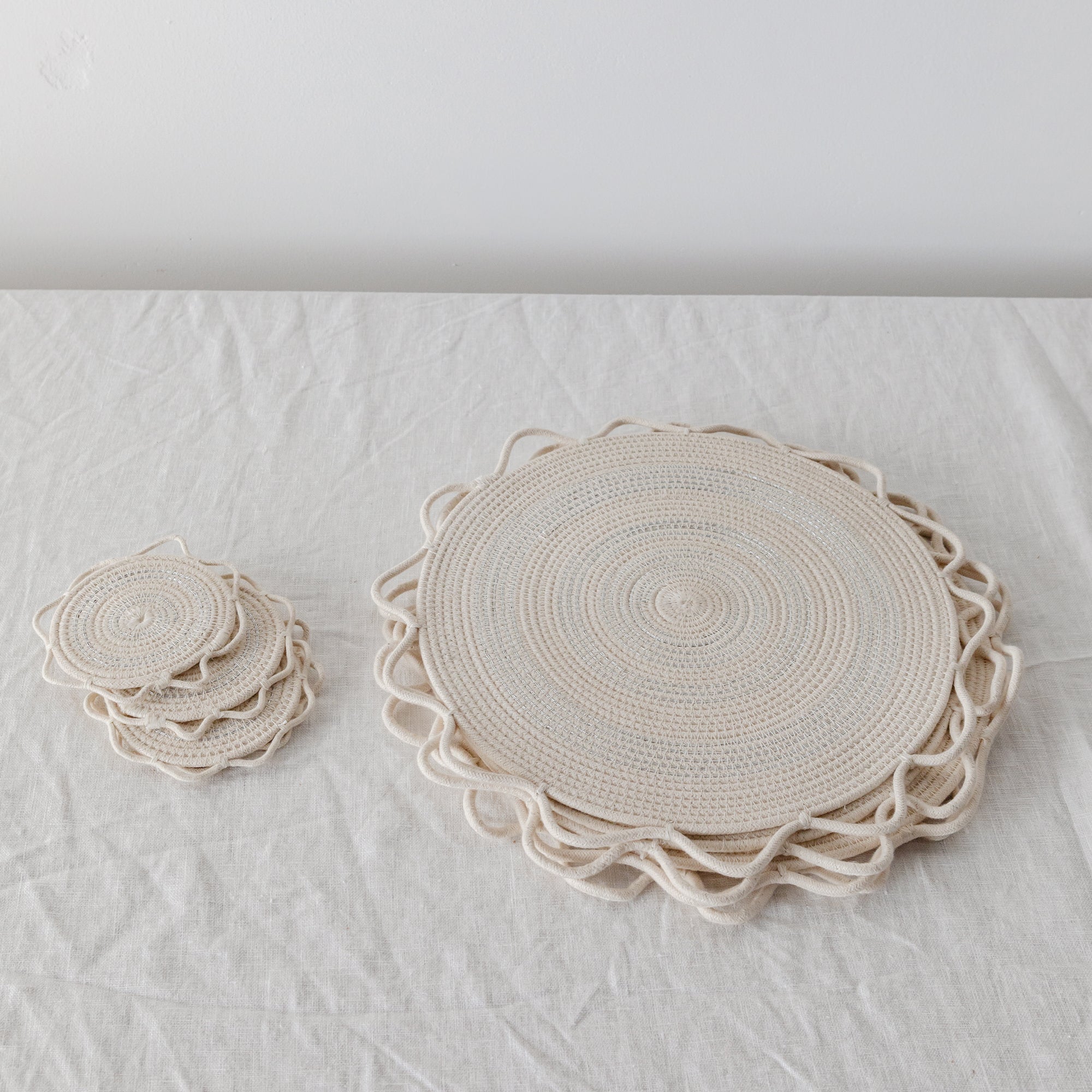 Ila Placemat & Coasters - Silver