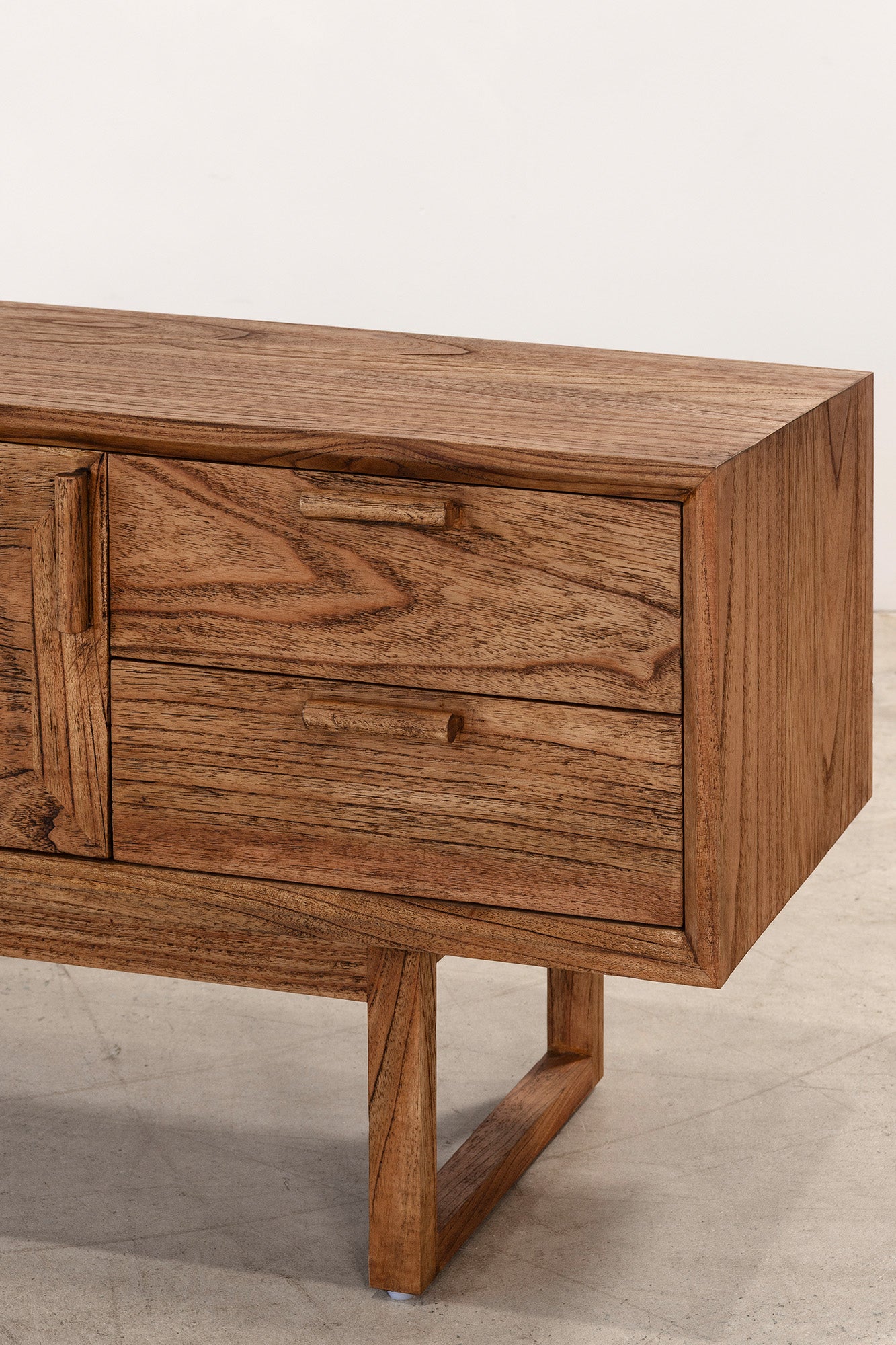 Enzo Entertainment Unit - Antique Mindi