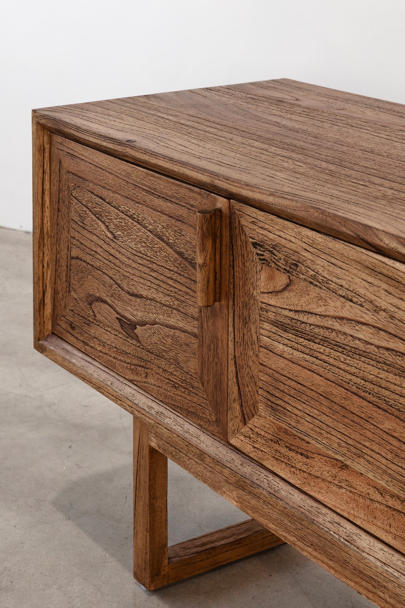 Enzo Entertainment Unit - Antique Mindi