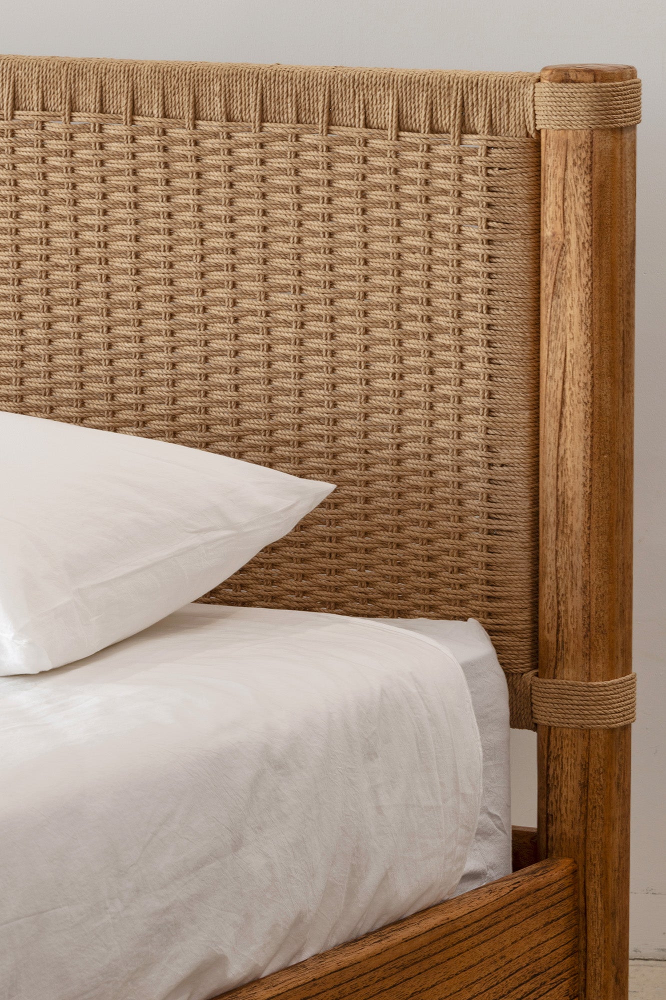 Holly Bed - Antique Mindi