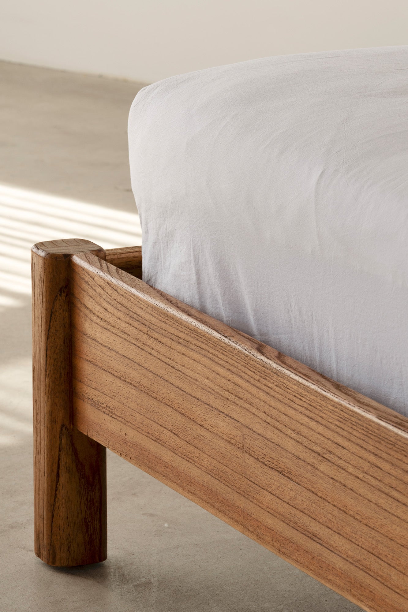 Holly Bed - Antique Mindi