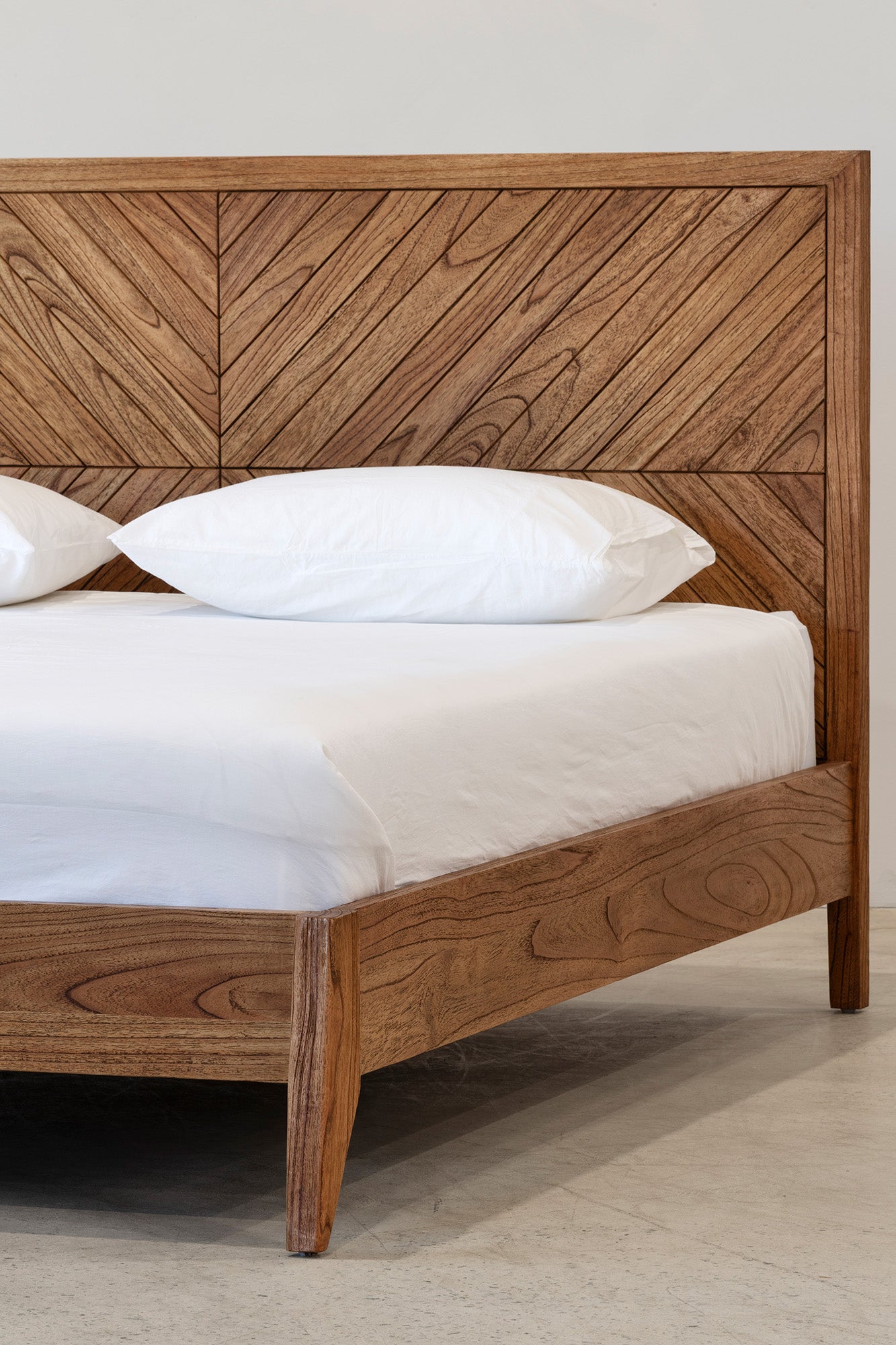 Tapestry Bed - Antique Mindi