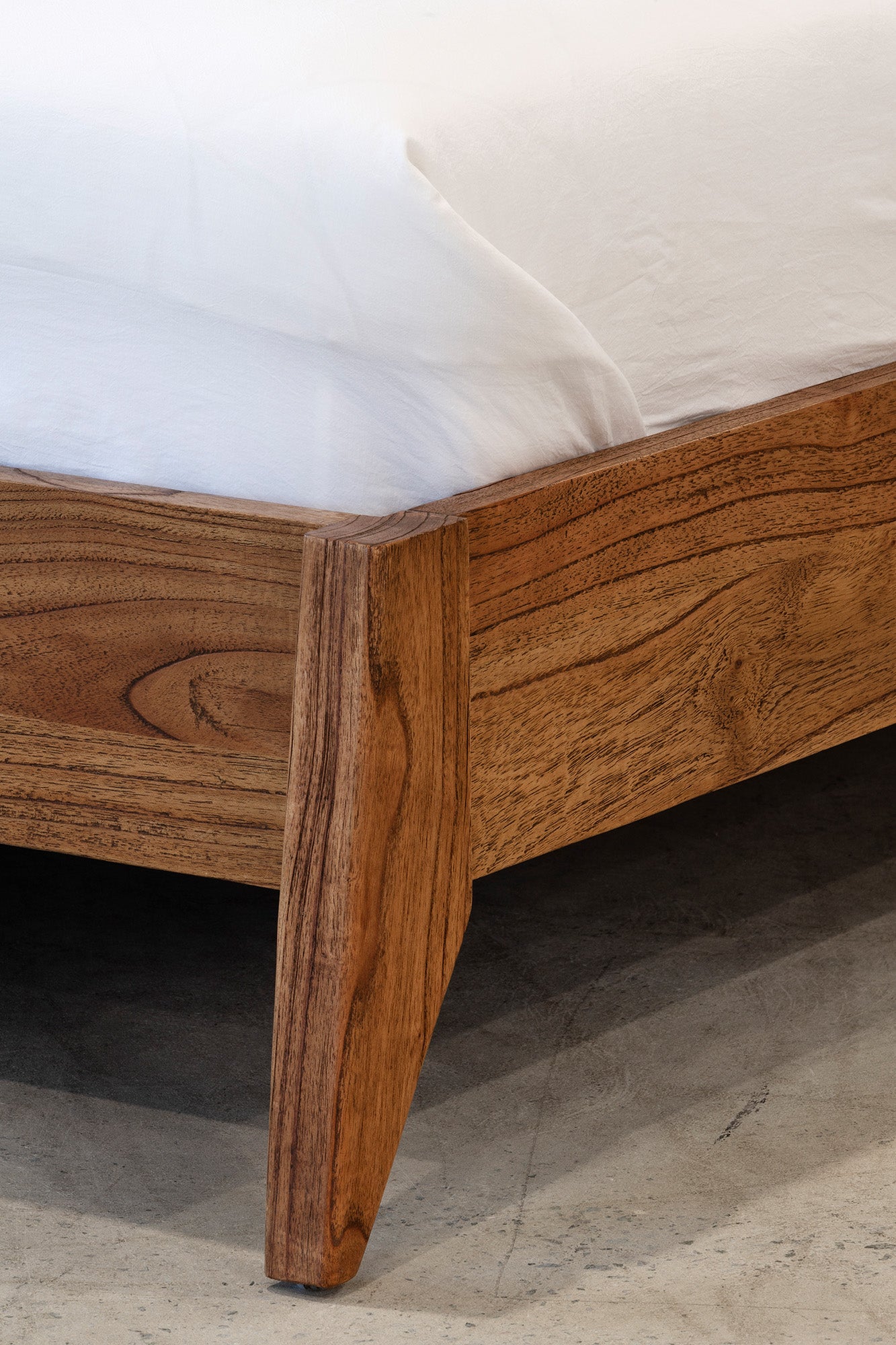 Tapestry Bed - Antique Mindi
