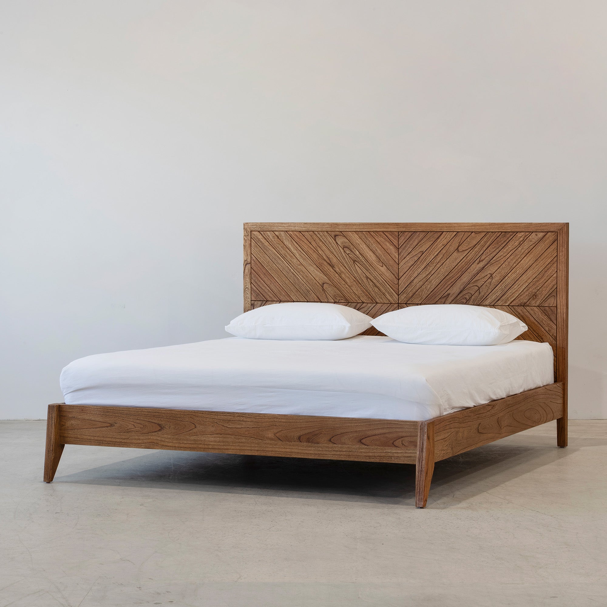 Tapestry Bed - Antique Mindi