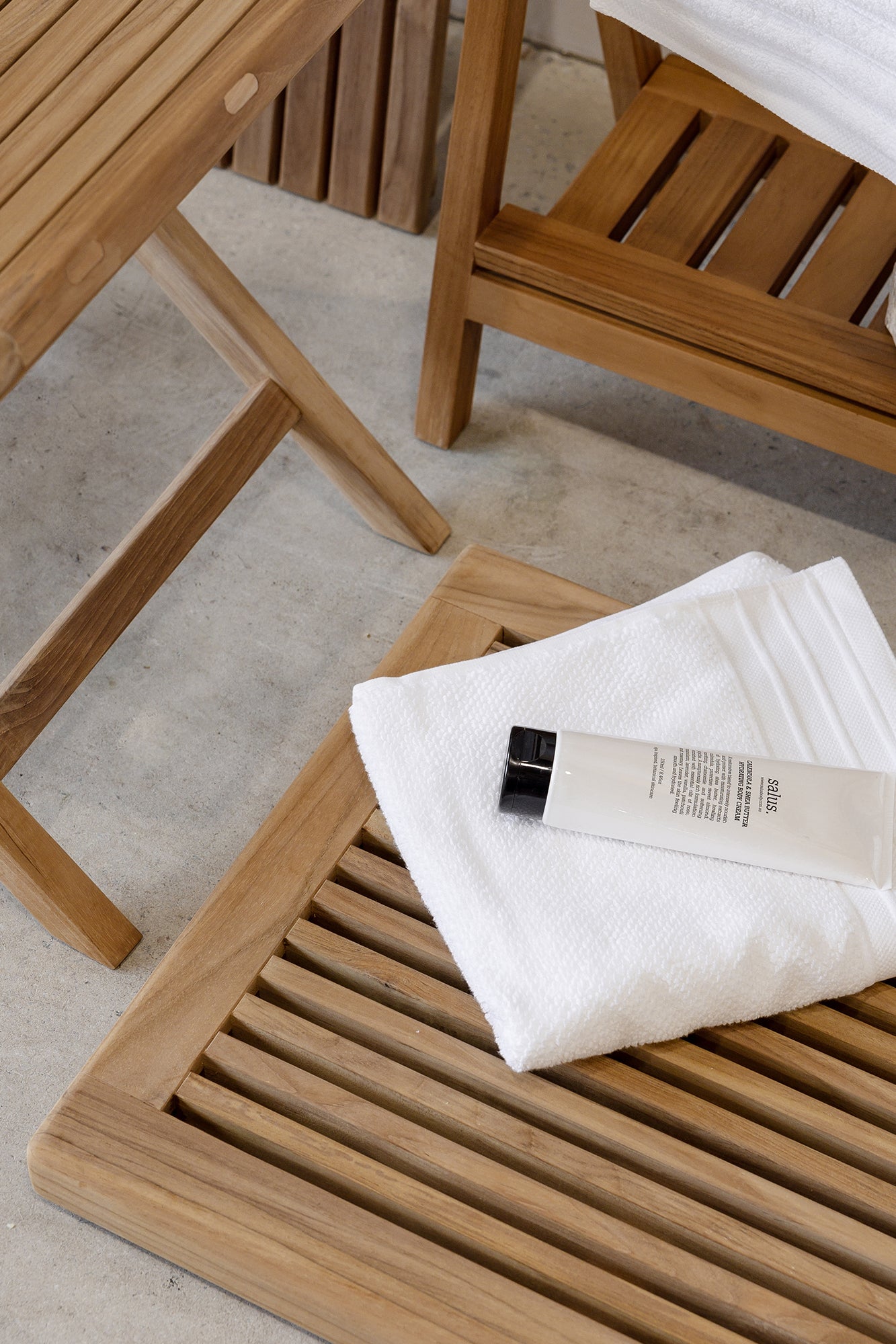 Teak Atelier Bath Mat - With Border