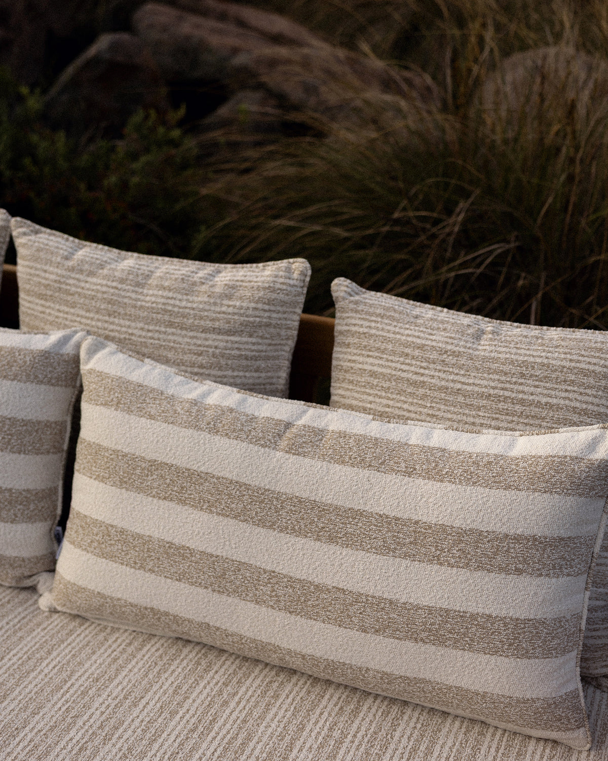 Vista Teak Daybed - Natural/ Sesame