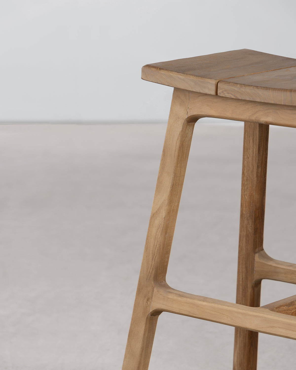 Vista Saddle Stool - Natural
