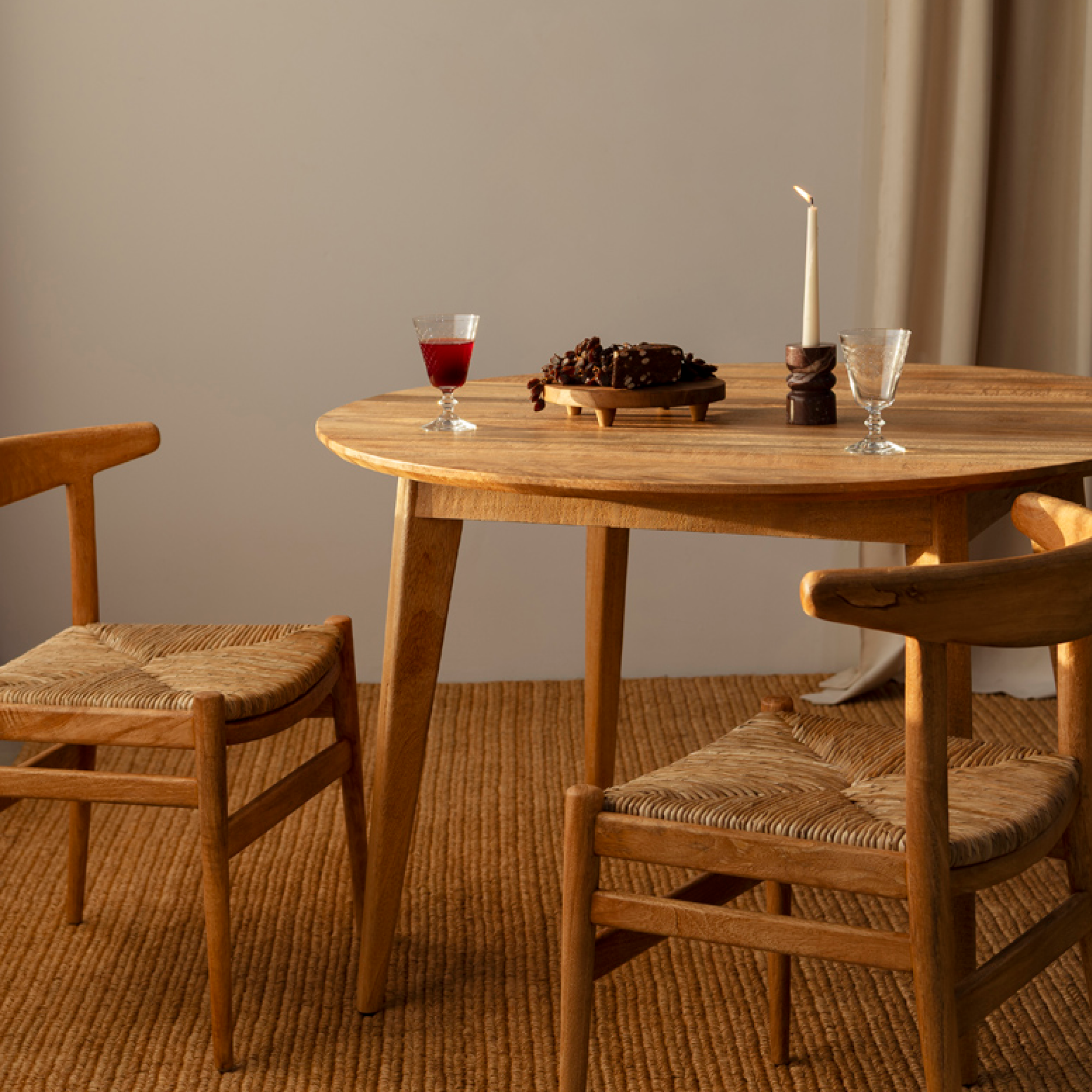 Marilyn Round Dining Table - Antique Mindi