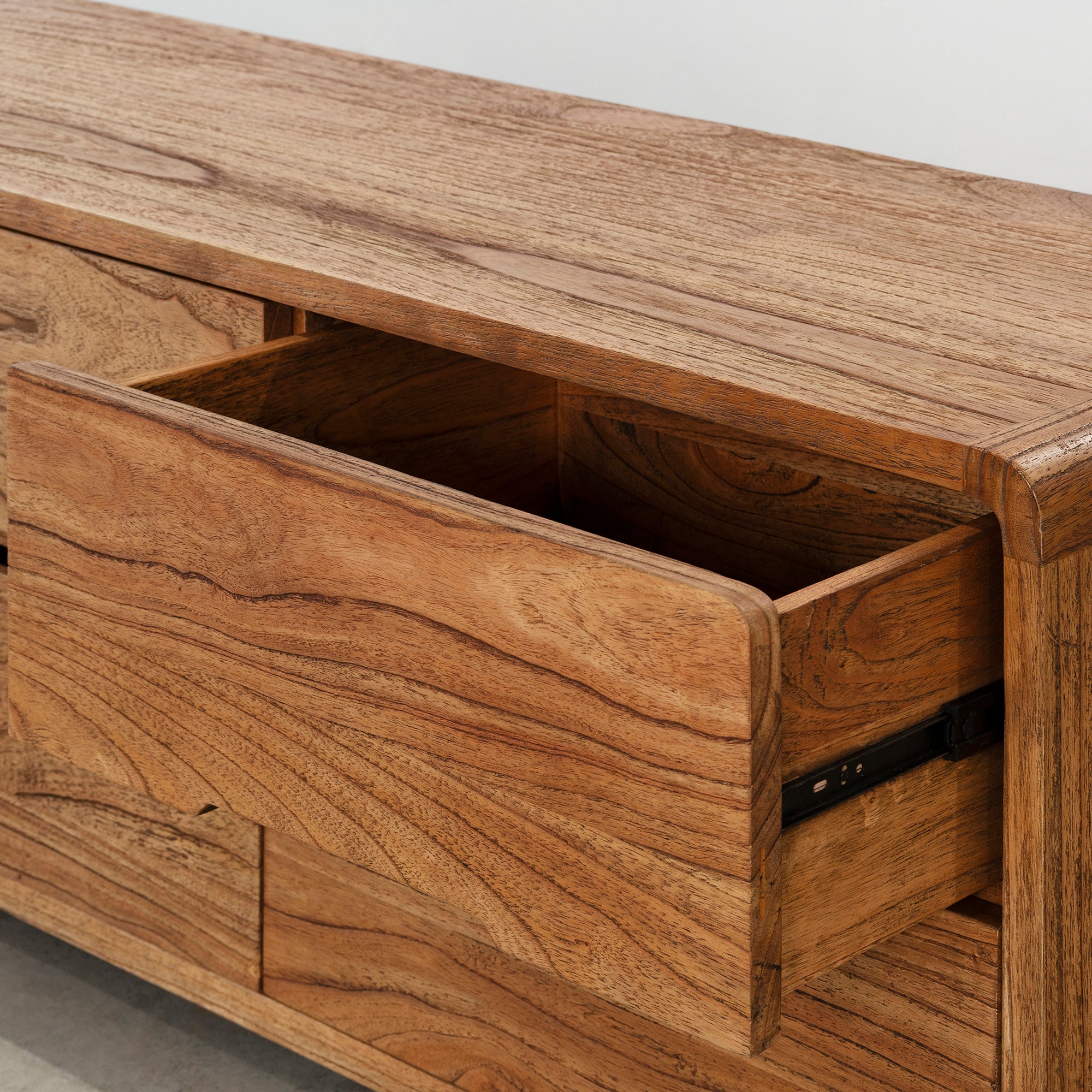 Penfolds Chest 2x4 - Antique Mindi